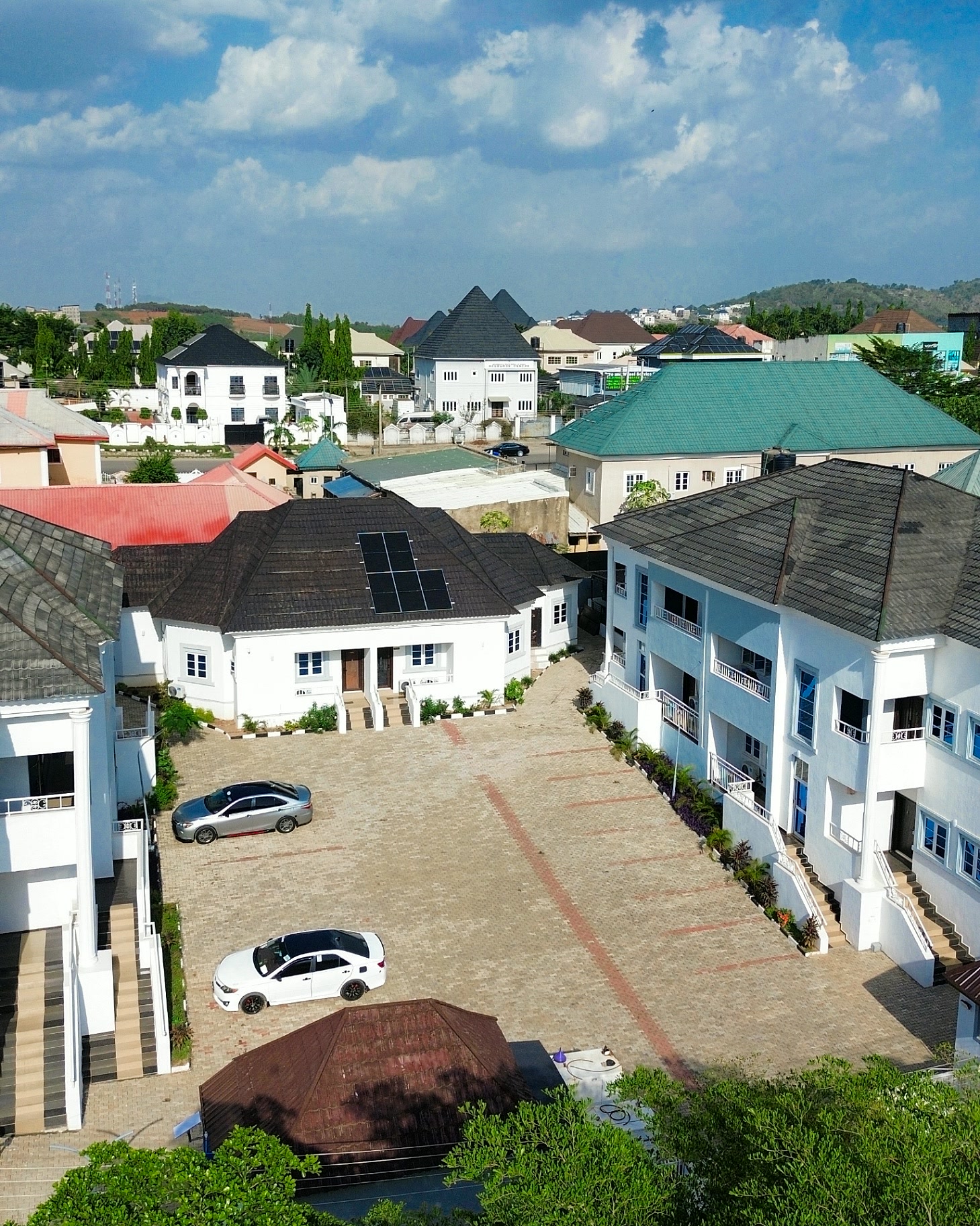 Exterior courtyard view of Omas Shortlet Apartments